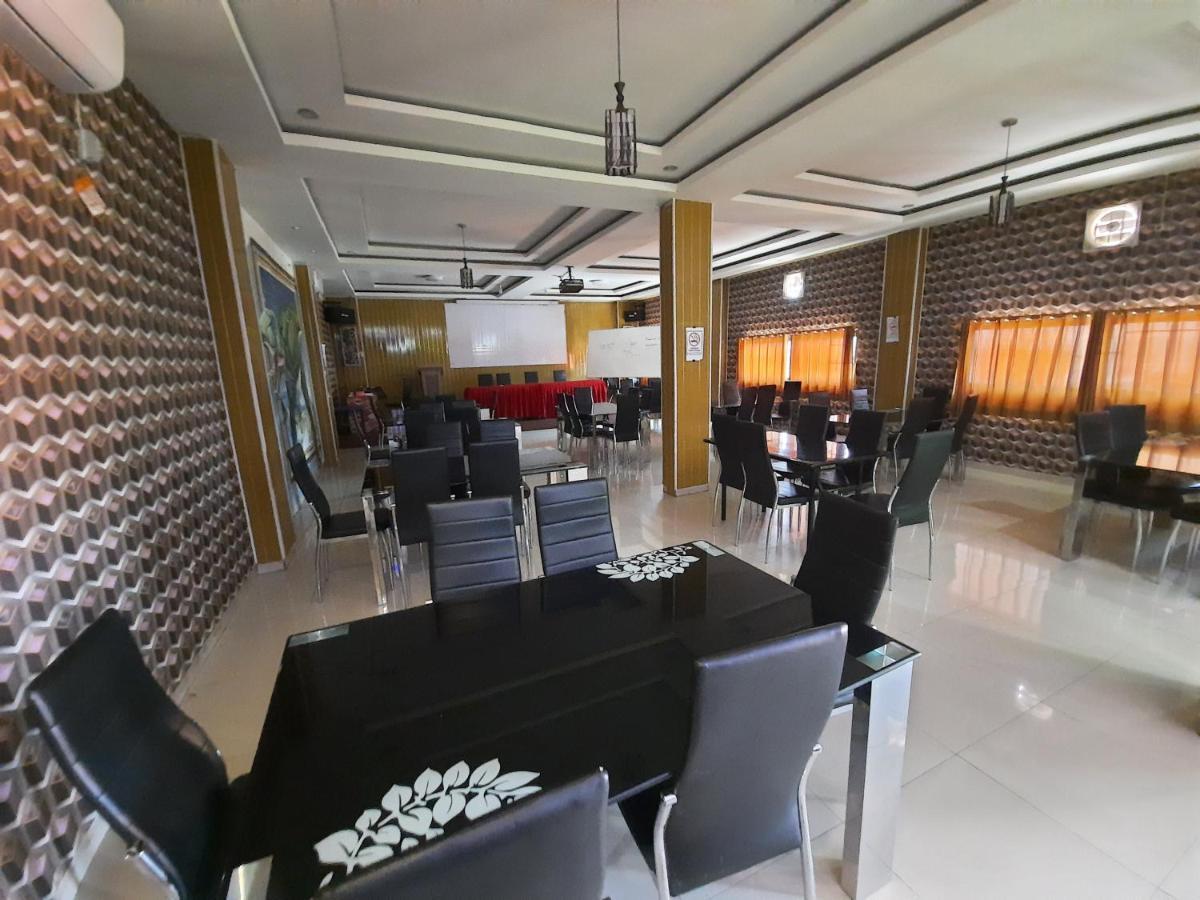 Oyo 3373 Favour Hotel Pagaralam Exterior foto